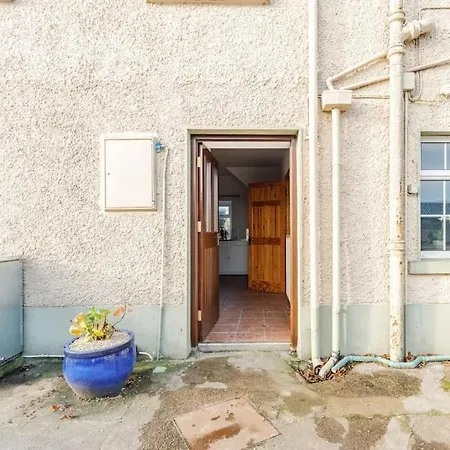 Dom wakacyjny Cosy Restored Irish Farm House With Stables *