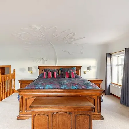 Cosy Restored Irish Farm House With Stables