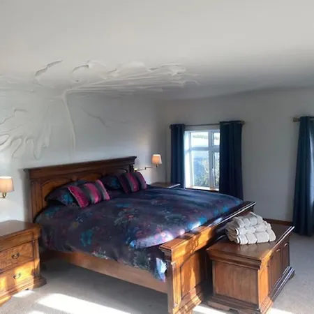 Cosy Restored Irish Farm House With Stables * Limerick Junction