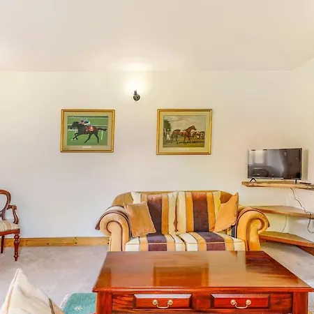 Cosy Restored Irish Farm House With Stables