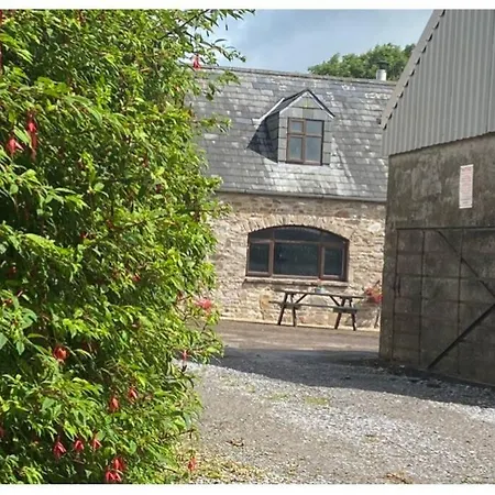 Cosy Restored Irish Farm House With Stables