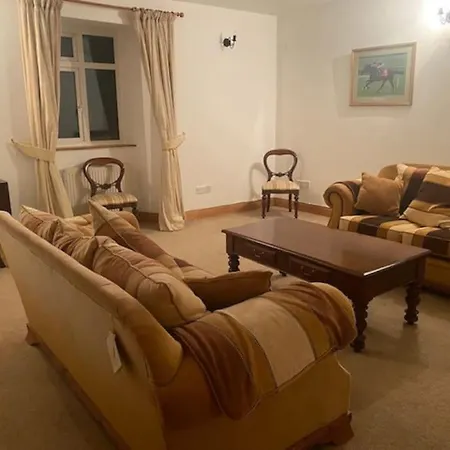Cosy Restored Irish Farm House With Stables *